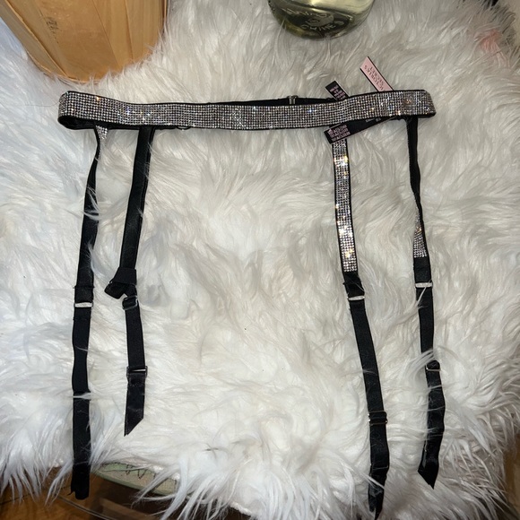 LAST PRICE🍒🤍 VICTORIA’S SECRET belt ✨ - Picture 3 of 4